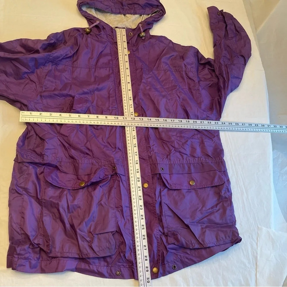 💜 Embrace the Vintage Vibes: Purple Windbreaker  Coat - Size Unknown 🌬️ - Picture 9 of 13
